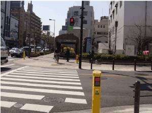高齢者・視覚障がい者用LED付音響装置　鶴見警察署前交差点にて試験設置