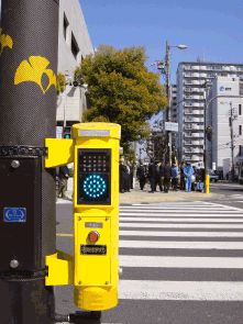 高齢者・視覚障がい者用LED付音響装置　鶴見警察署前交差点にて試験設置