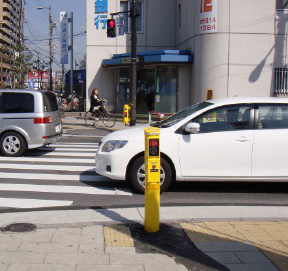 大阪市鶴見区「鶴見警察署前」交差点　　　＊＊＊＊