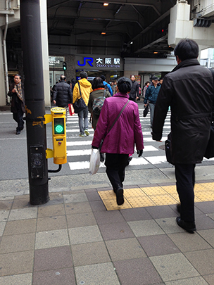 JR大阪駅桜橋口側横断歩道　　　＊＊＊＊